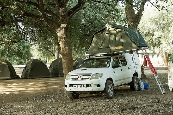 Rent a 4x4 Toyota Land Cruiser with Rooftop Tent in Kenya