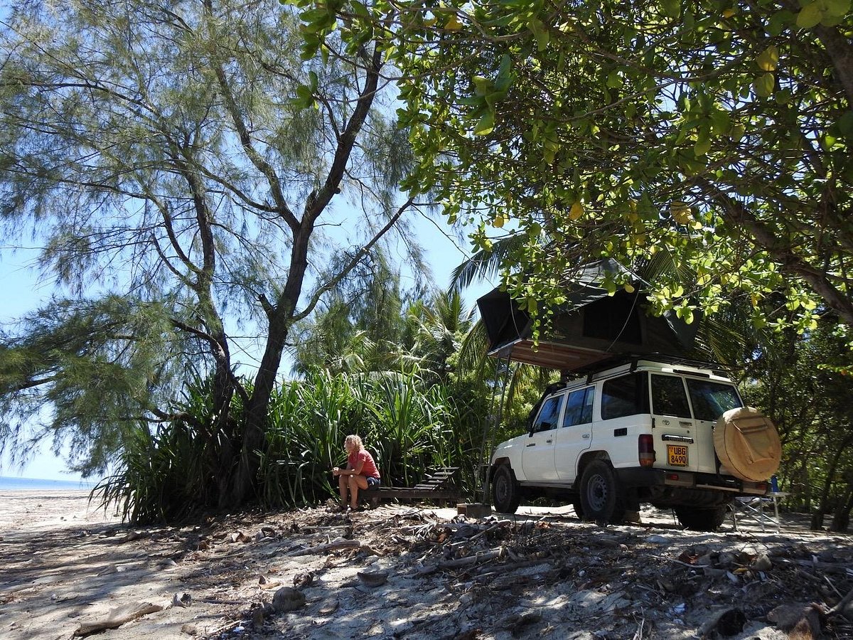 Why Rent a Uganda Registered Vehicle for Your Tanzania and Kenya Safari